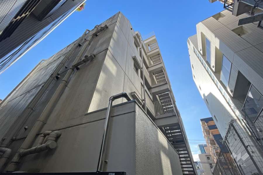 マルブン西新宿の外観（西北側から）