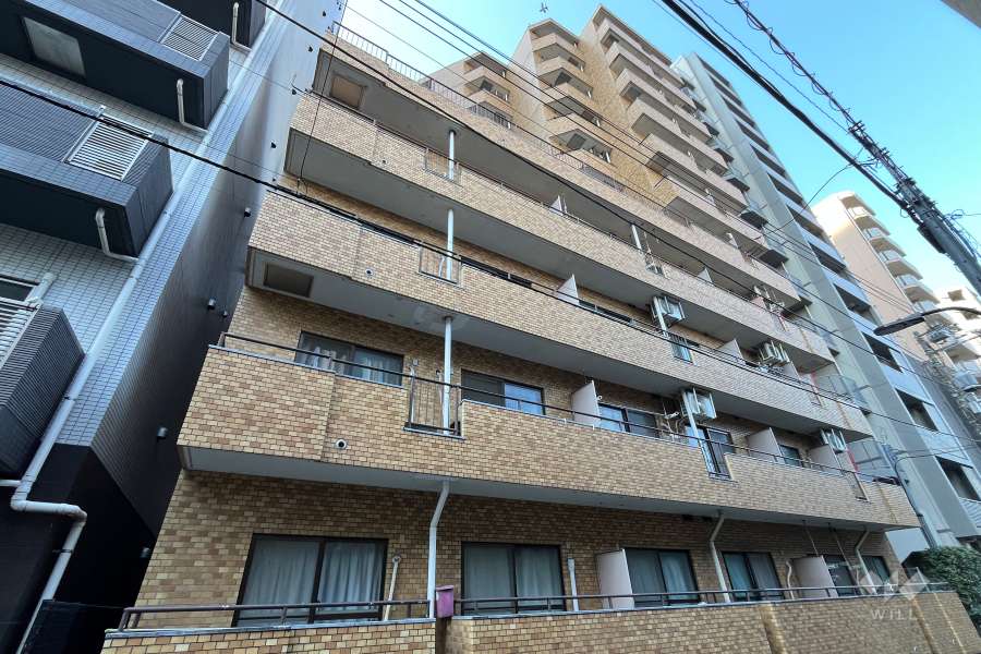 ライオンズマンション初台第３の外観（東側から）