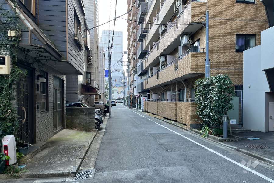 敷地北東側の前面道路