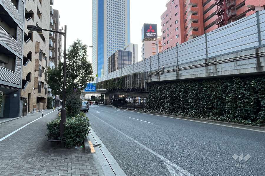 敷地南西側の前面道路