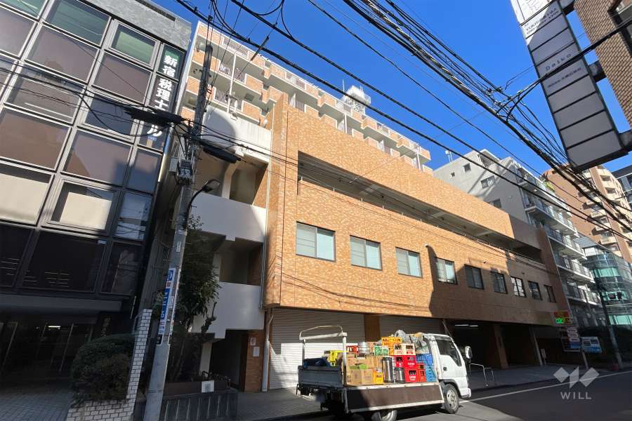 トーシンハイム新宿の外観（南東側から）