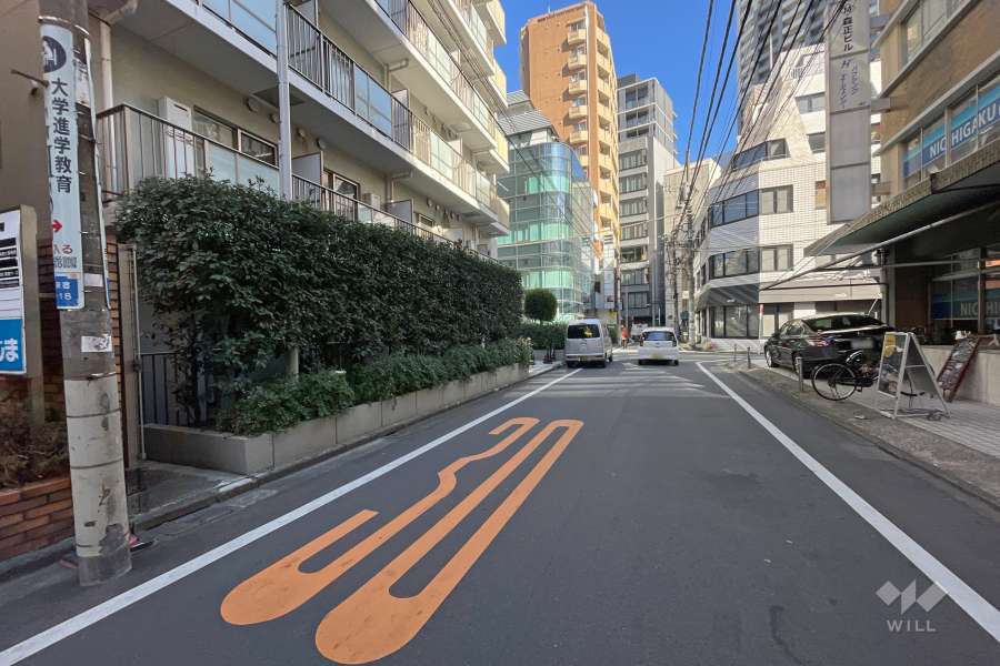 敷地南東側の前面道路