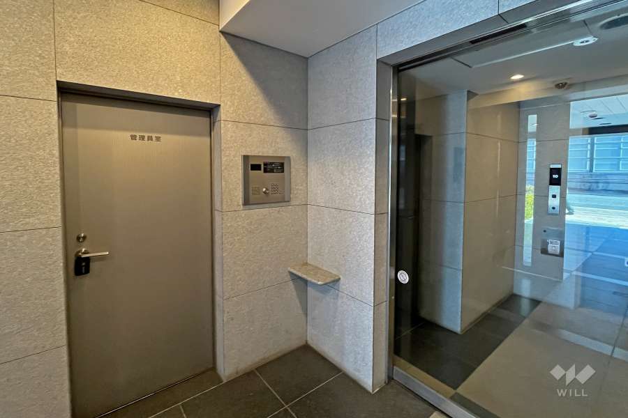 エントランスはオートロック付きです。