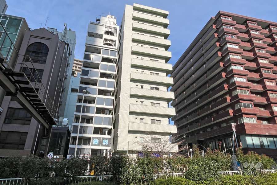 アルテール新宿の外観（南西側から）