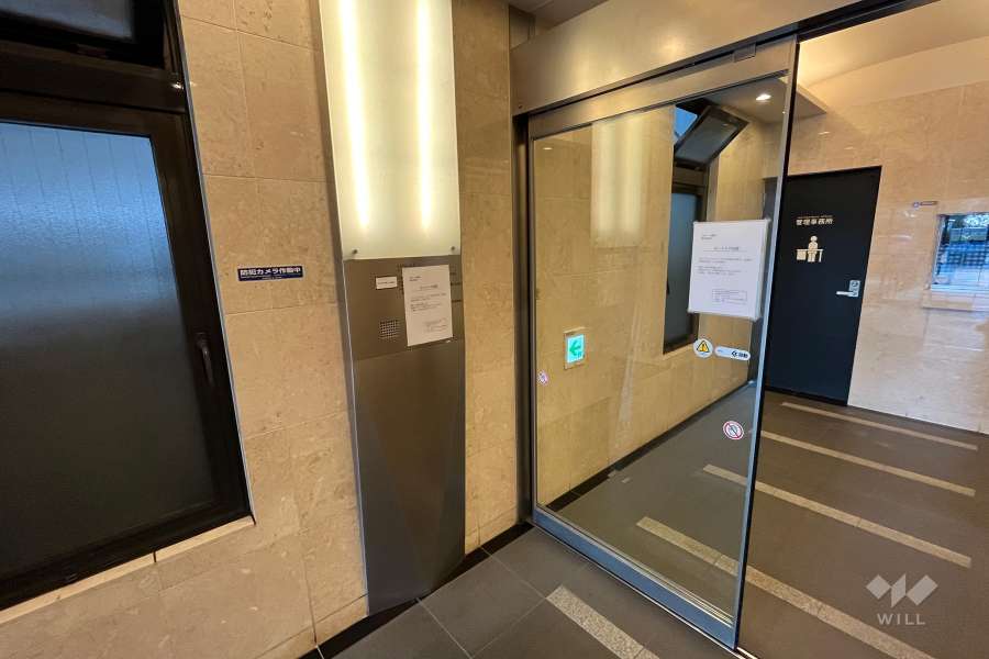 エントランスはオートロック付きです。