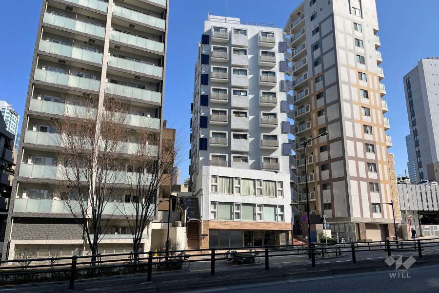 新宿ニューハウジングの外観（西側から）