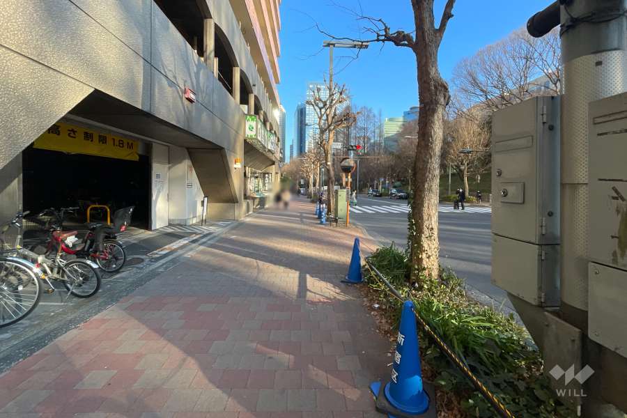 敷地東側の前面道路