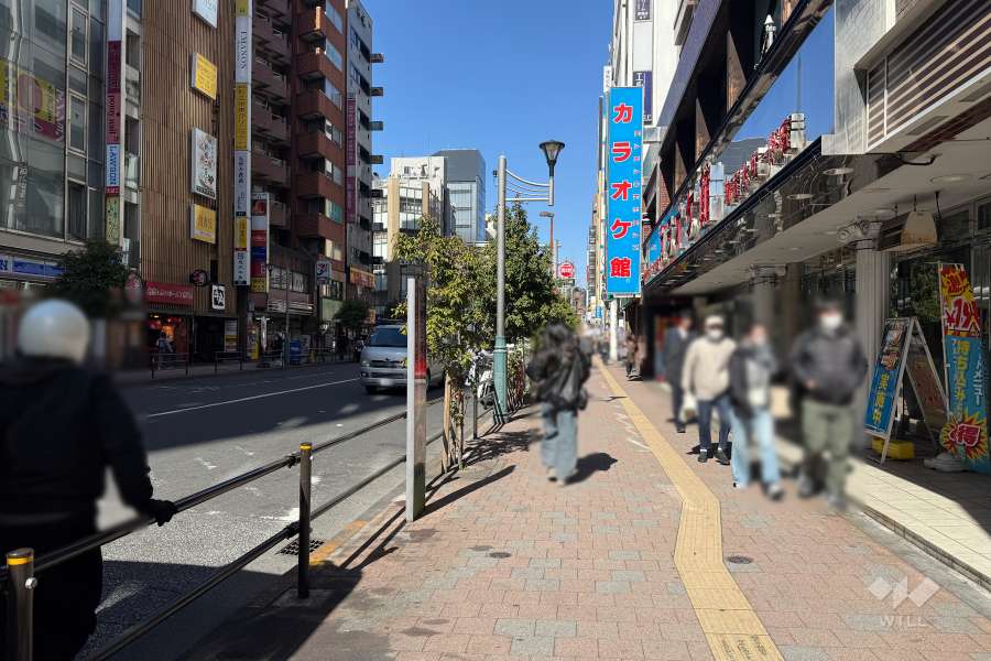 敷地西側の前面道路