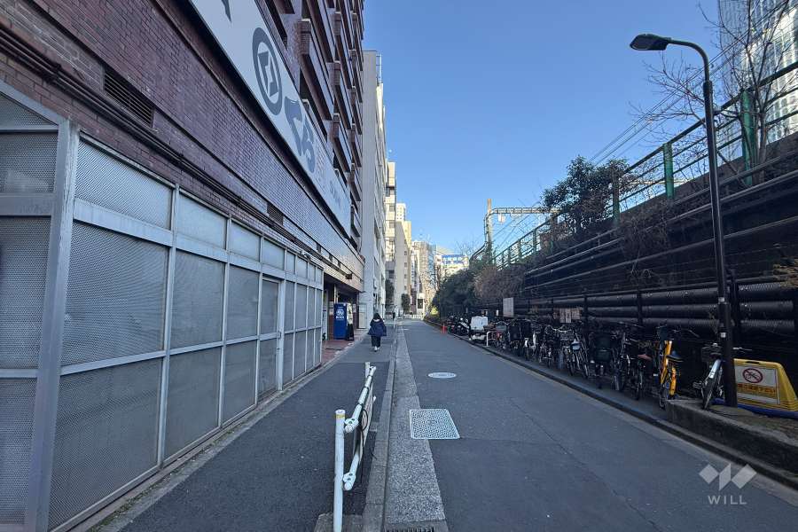 敷地東側の前面道路