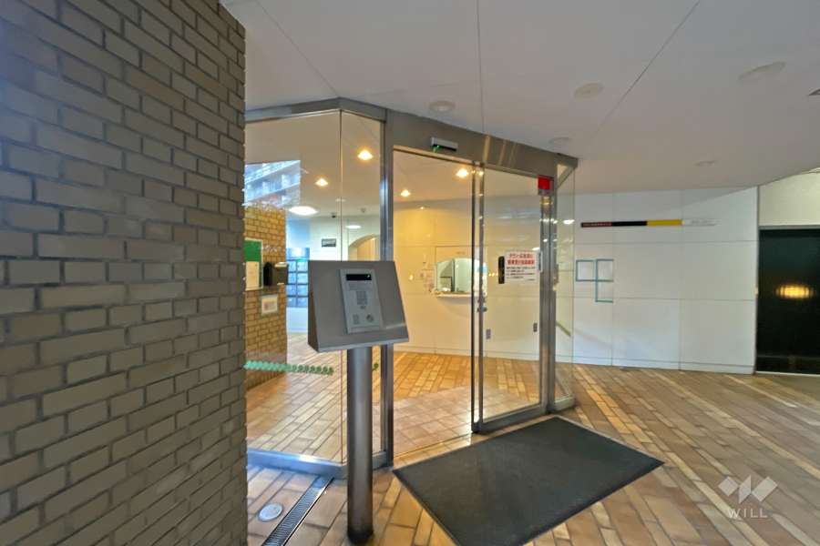 エントランスはオートロック付きです。