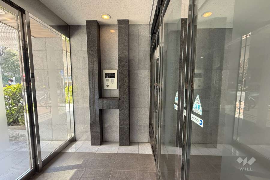 エントランスはオートロック付きです。