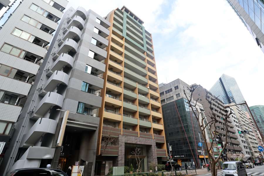 フィールM西新宿の外観（南側から）