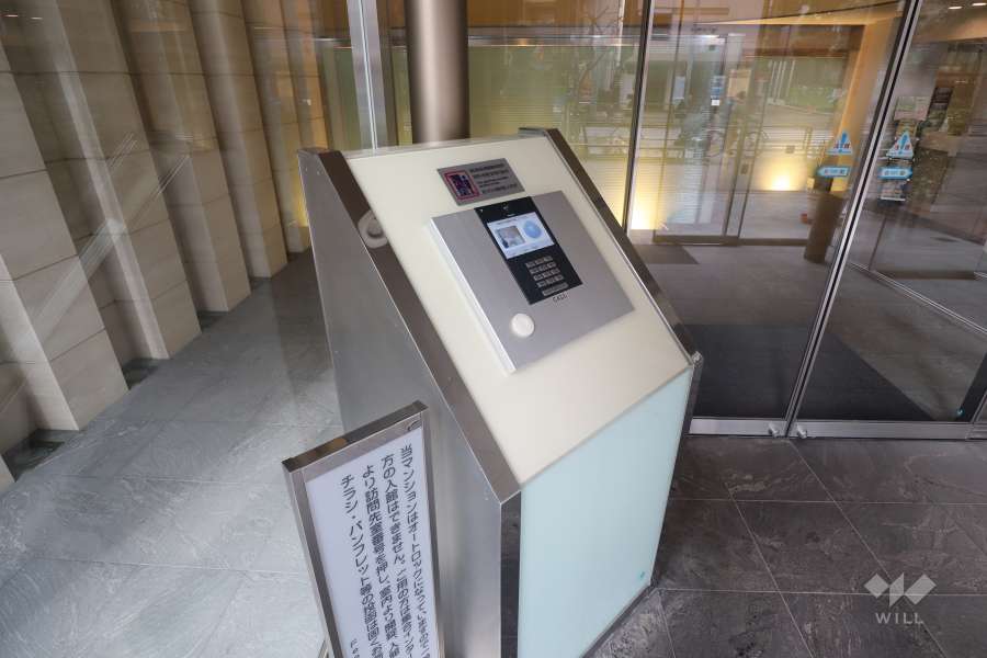 エントランスはオートロック付きです。