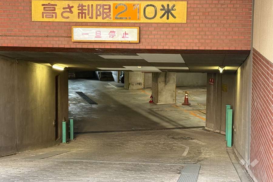敷地内駐車場（屋内平面式）