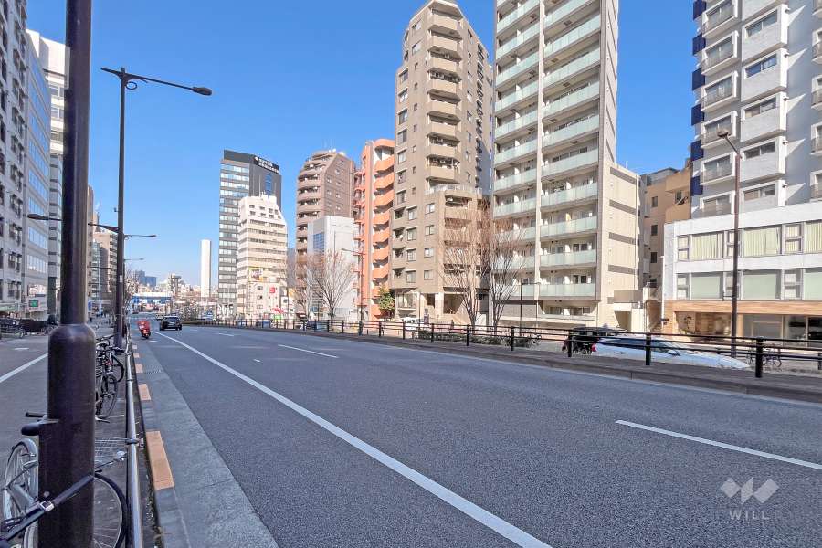 敷地南西側の前面道路（南東側から）