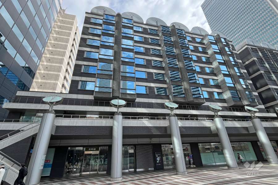 新宿アイランドレジデンスの外観（南西側から）