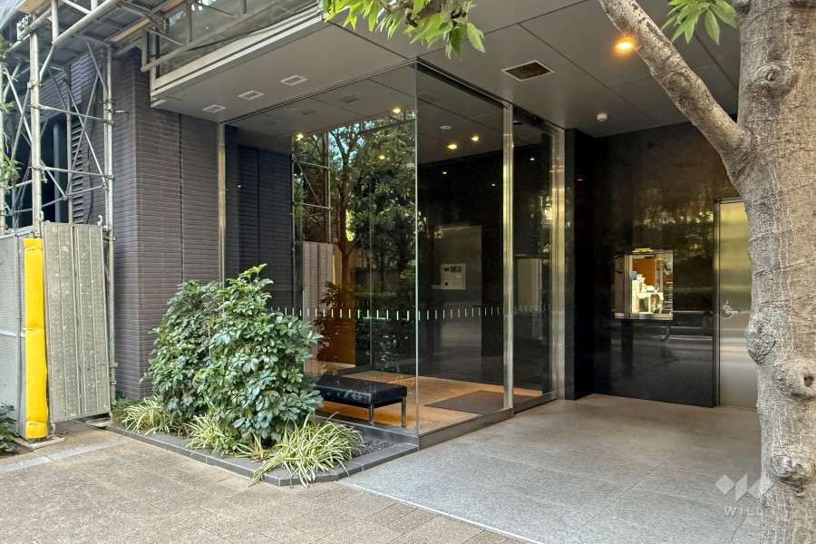 東側エントランス