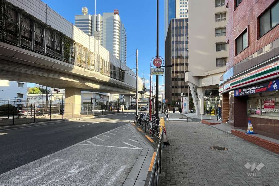 敷地の東側前面道路（北側から）