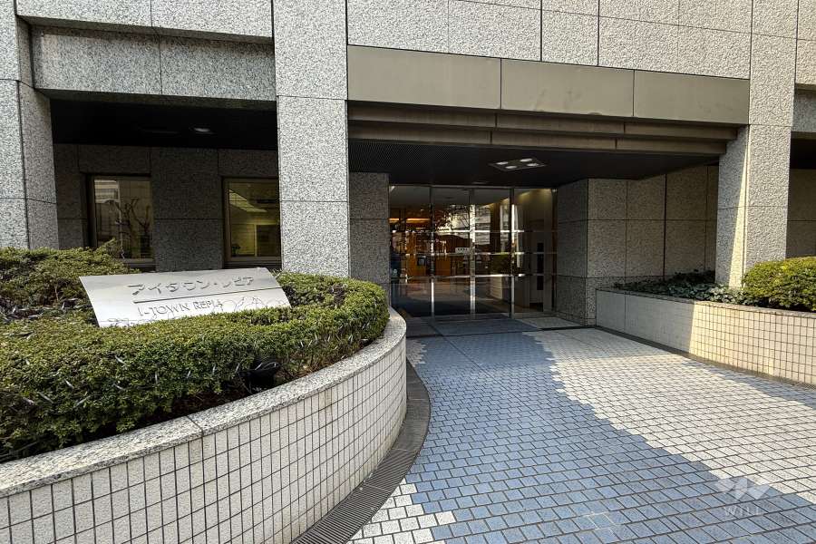 エントランスはオートロック付きです。