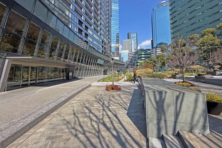 敷地の南東側前面道路（南西側から）