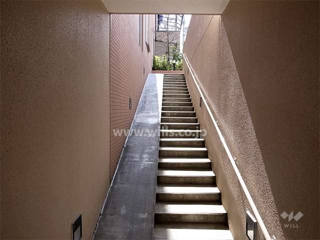 駐輪場へのアプローチ