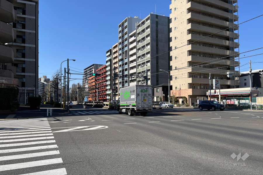 敷地南側の前面道路