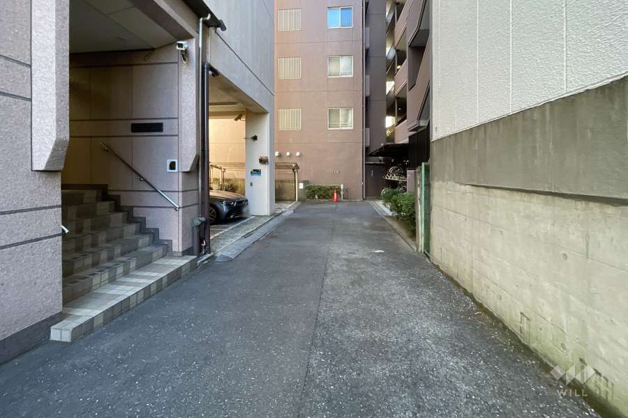 敷地北西側の前面道路　