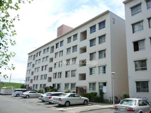 東園田団地3号棟の外観（北西から）