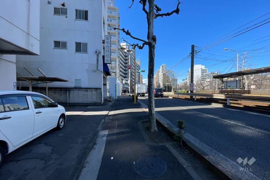 敷地北側の前面道路