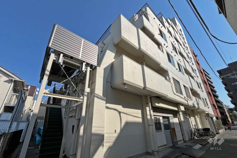 ウェスト早稲田マンションの外観（北西側から）