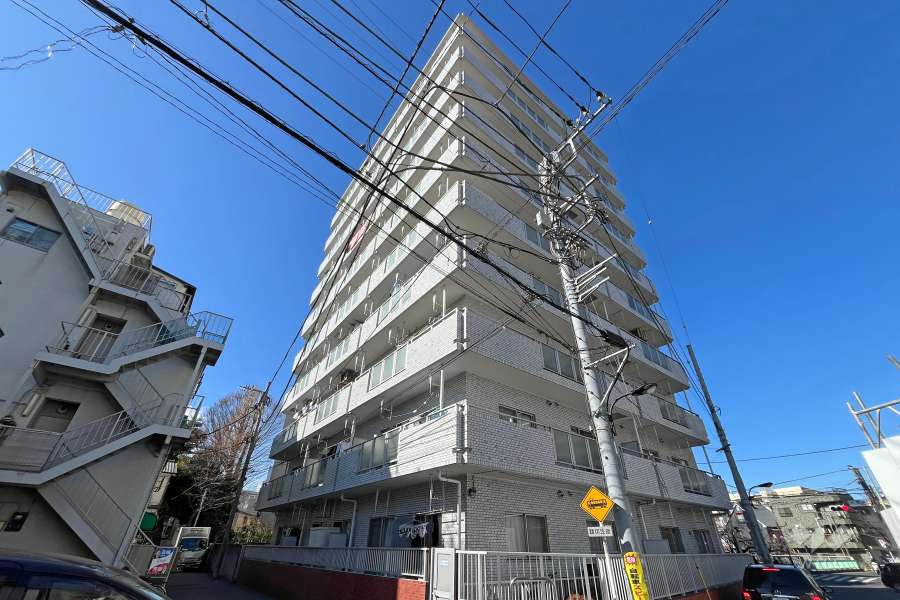 ライオンズマンション西早稲田の外観（南東側から）