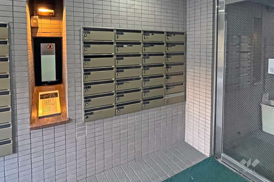 エントランスはオートロック付きです。