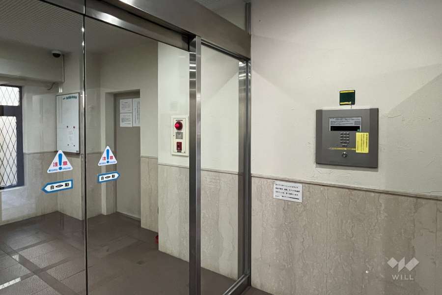 エントランスはオートロック付きです。