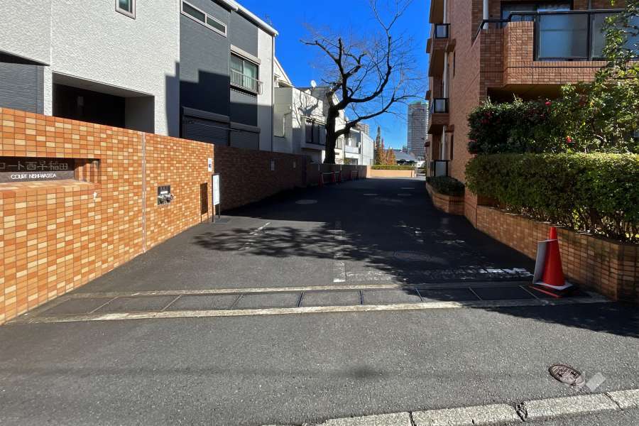 駐車場の出入り口