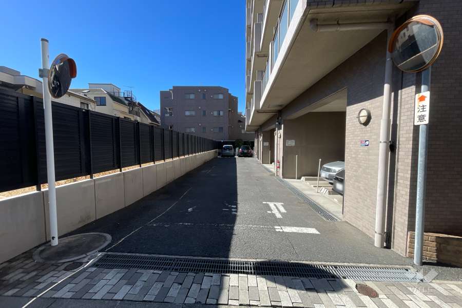 駐車場の出入り口