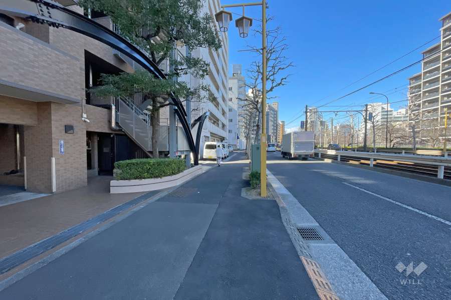 敷地北側の前面道路