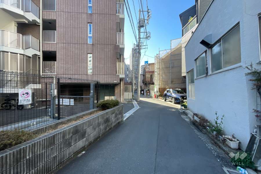 敷地北側の前面道路