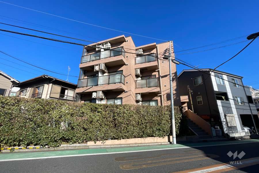 スカイコート新宿落合第三の外観（南側から）