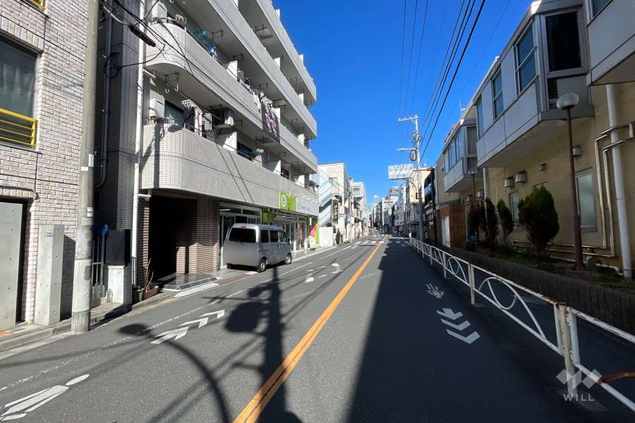 敷地の東側前面道路（南側から）
