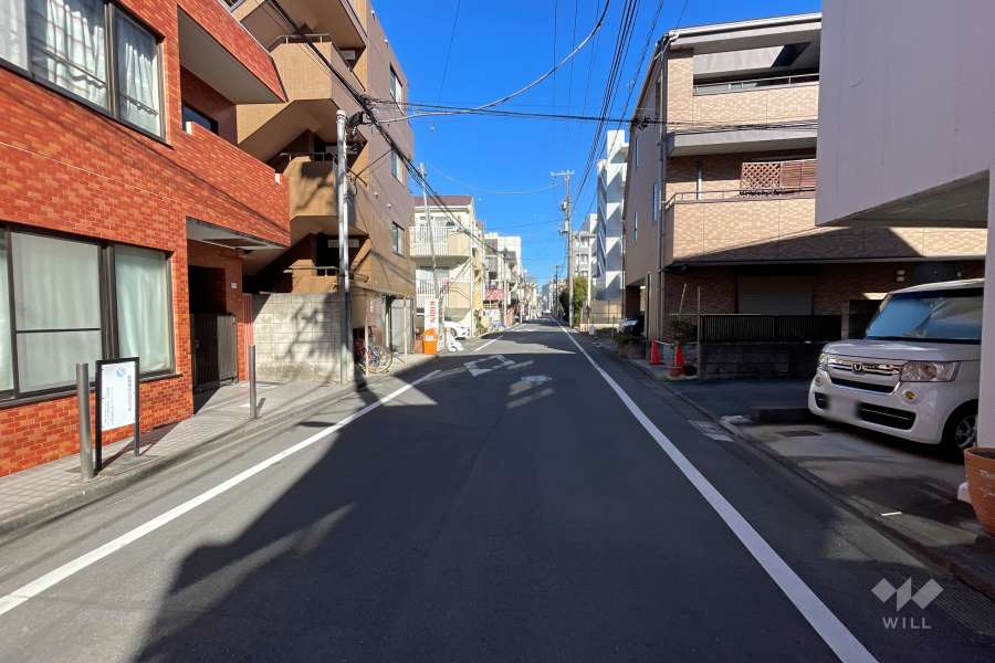 敷地東側の前面道路
