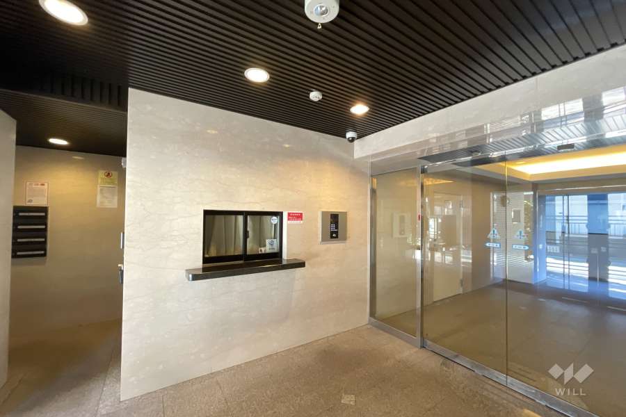 エントランスはオートロック付きです。