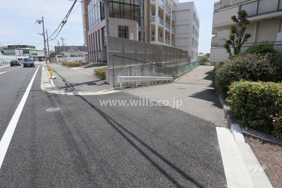 駐車場出入り口