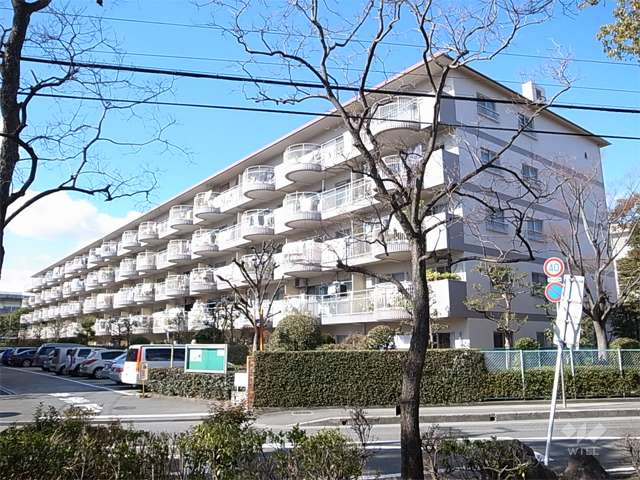 コスモハイツ瑞ヶ丘Ａ棟の外観（東側から）