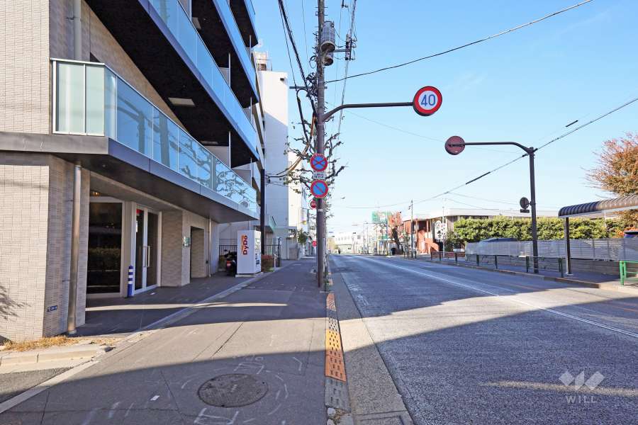 敷地北側の前面道路（東側から）