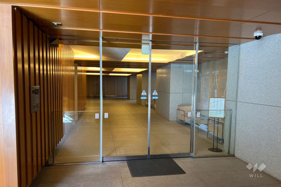 エントランスはオートロック付きです。