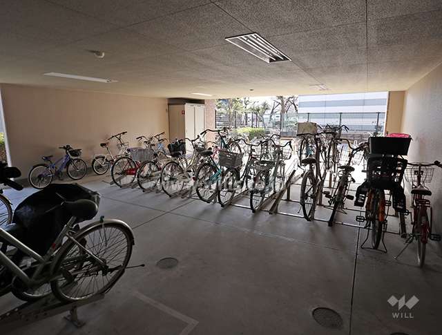 屋内に設けられた駐輪場