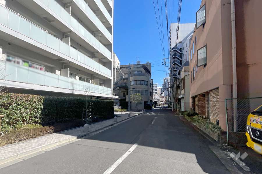 敷地南側の前面道路
