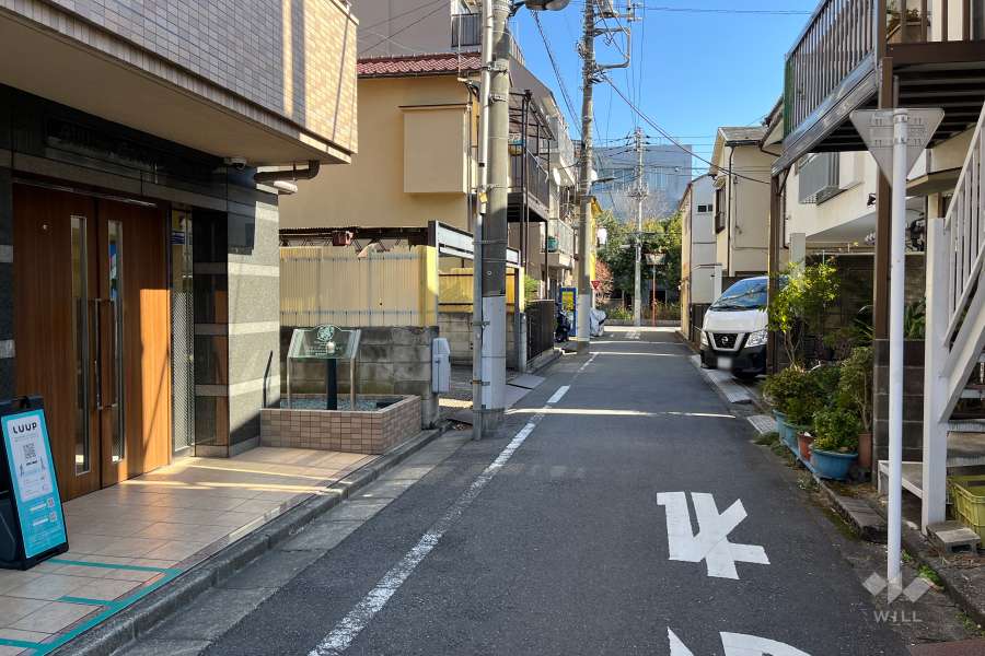 敷地南側の前面道路