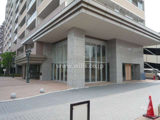 雨の日や荷物の多い時に便利なエントランス横の車寄せ