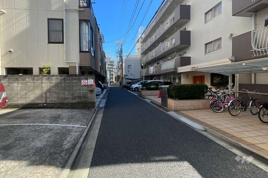 敷地北側の前面道路